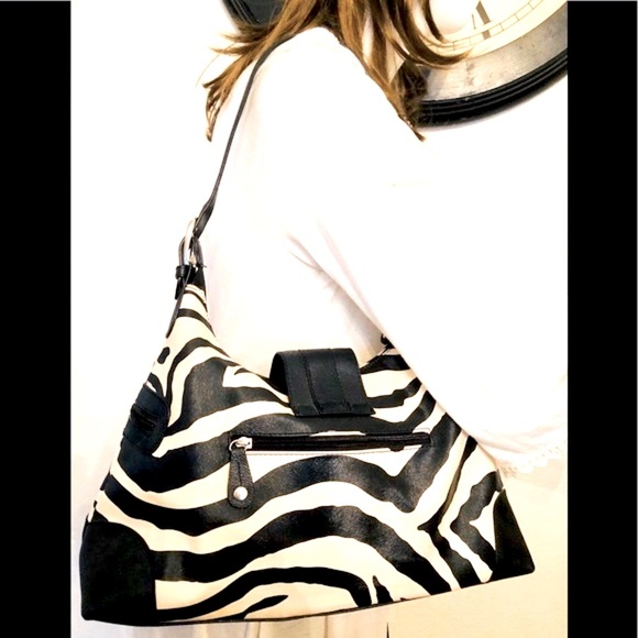CONCEALED CARRY PURSE ZEBRA PRINT SHOULDER BAG OUTSIDE POCKET PEACE SIGN NEW13X9 - Picture 3 of 12